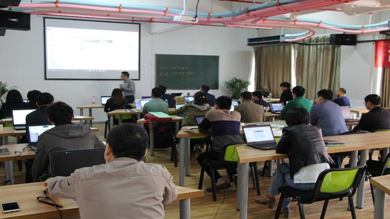 电工证含金量较高，具有广泛的市场需求。在报考时，要关注以下几点：